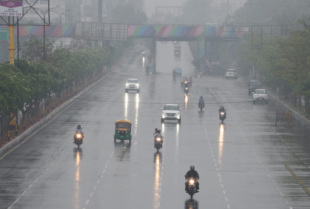 Rain and low temprature in Lucknow and nearby areas.