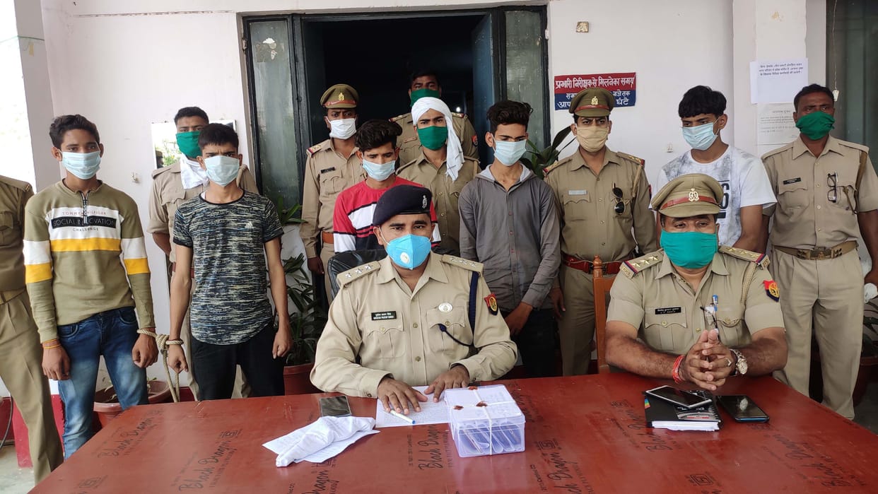 Five policemen including two vicious miscreants