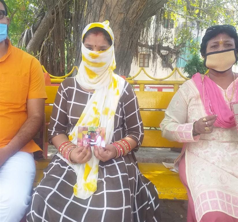 Mother daughter against love marriage reached the police