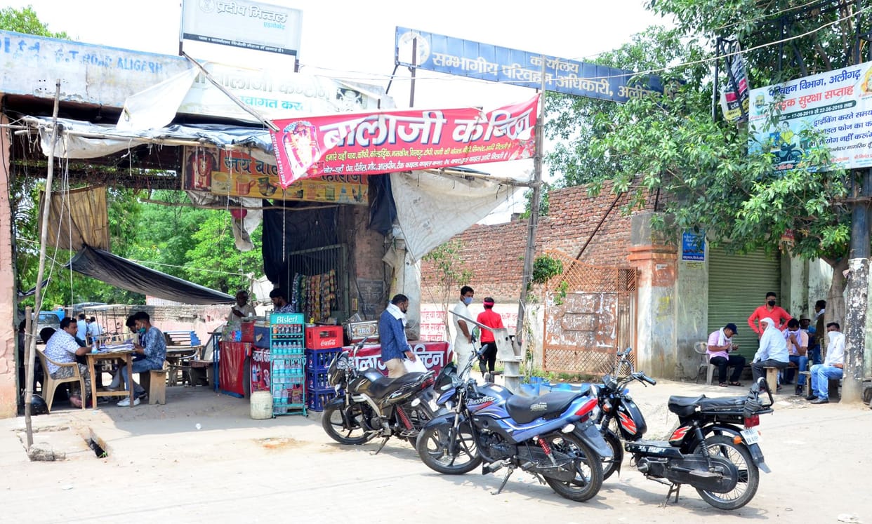Aligarh: Brokers outside RTO office, officials upset