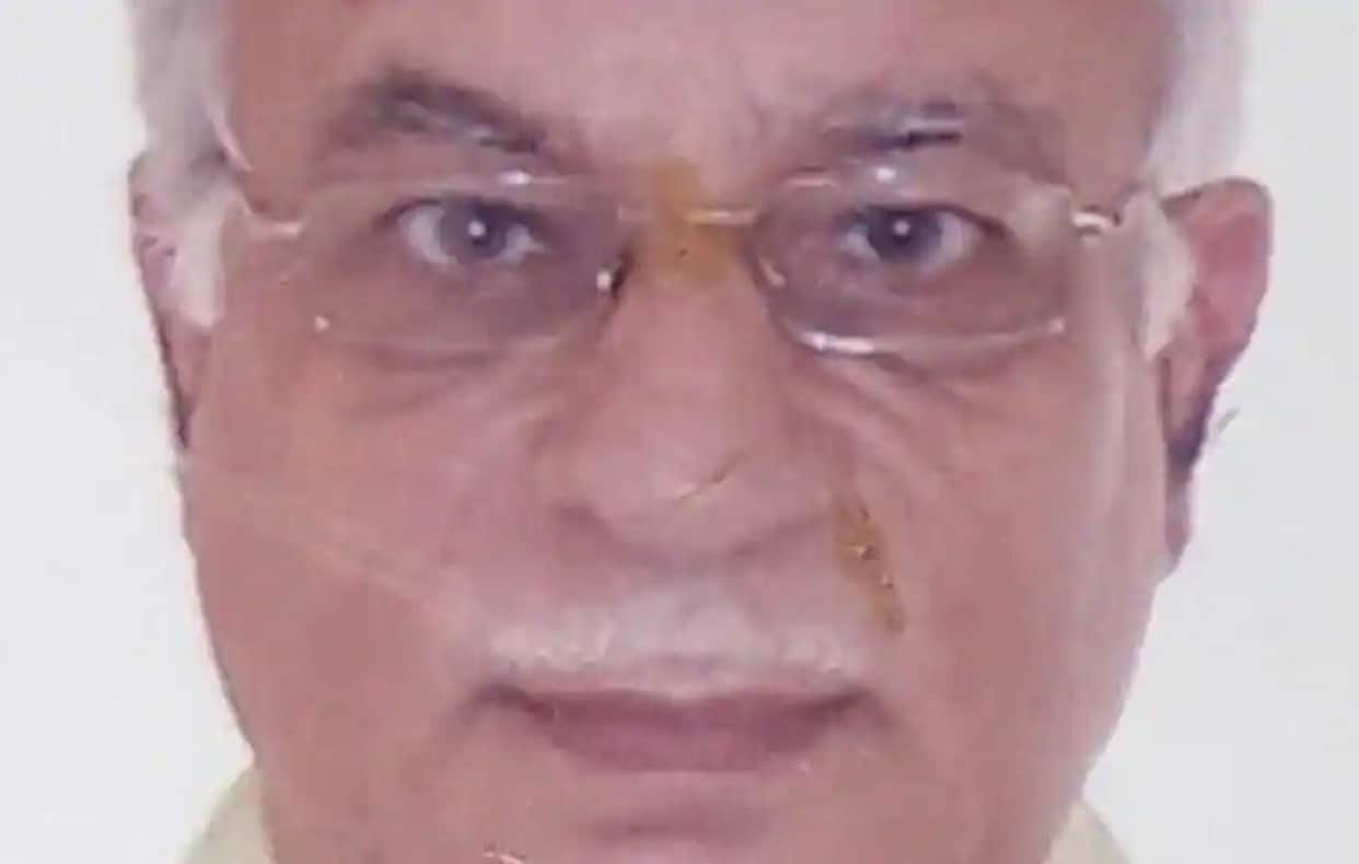 Producer Anil Suri Dies Due To Coronavirus and Salman Khan Sweeping The Premises support swachh bharat  entertainment news