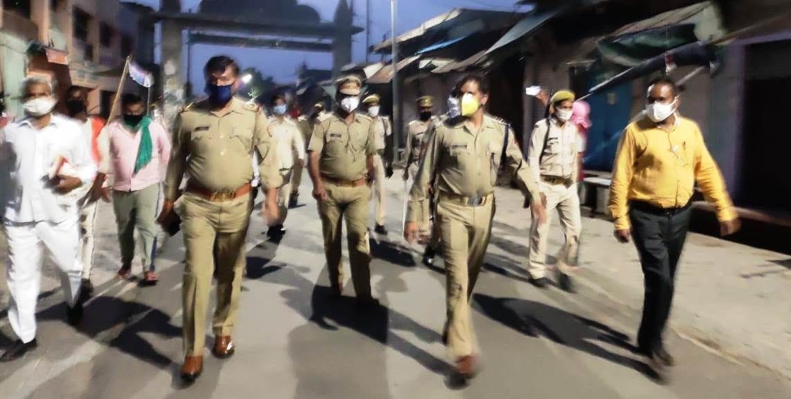 Hathras: Officers issued a warning to those who were negligent after marching flag in Sadabad