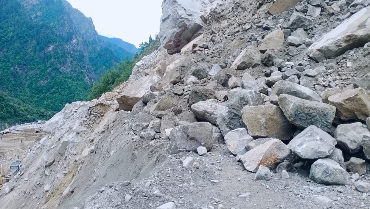 uttarakhand news in hindi: badrinath highway closed, gangotri highway also closed due to land slide