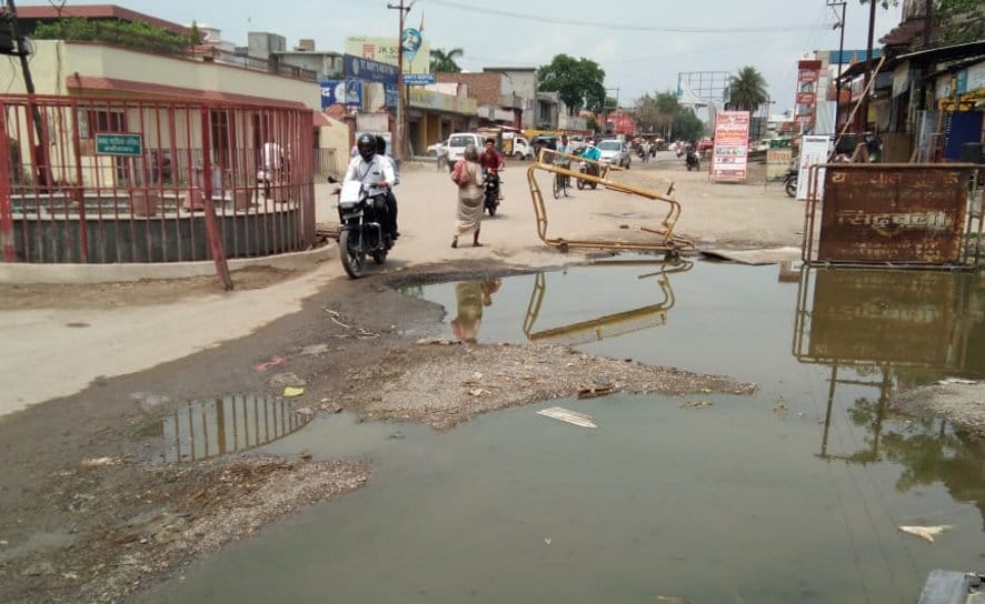 Flooded water on the highway's decaying road, traffic affected