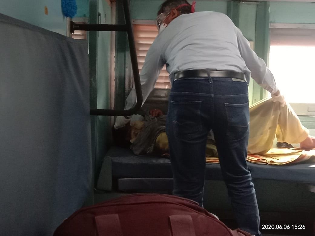 dead, body, in train, railway, station, mathura