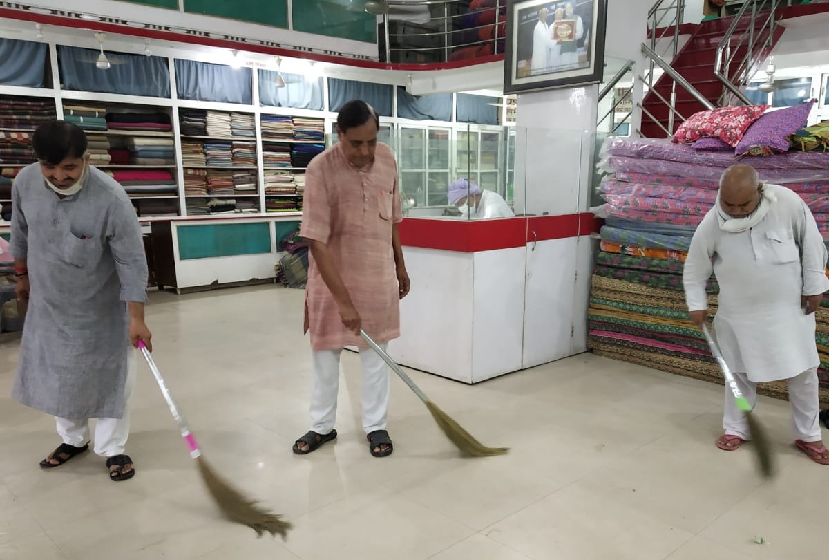Story of Golghar Gandhi Ashram Every member clean ashram from 60 years in Gorakhpur