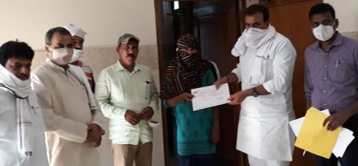 Financial help given to the family of the farmer