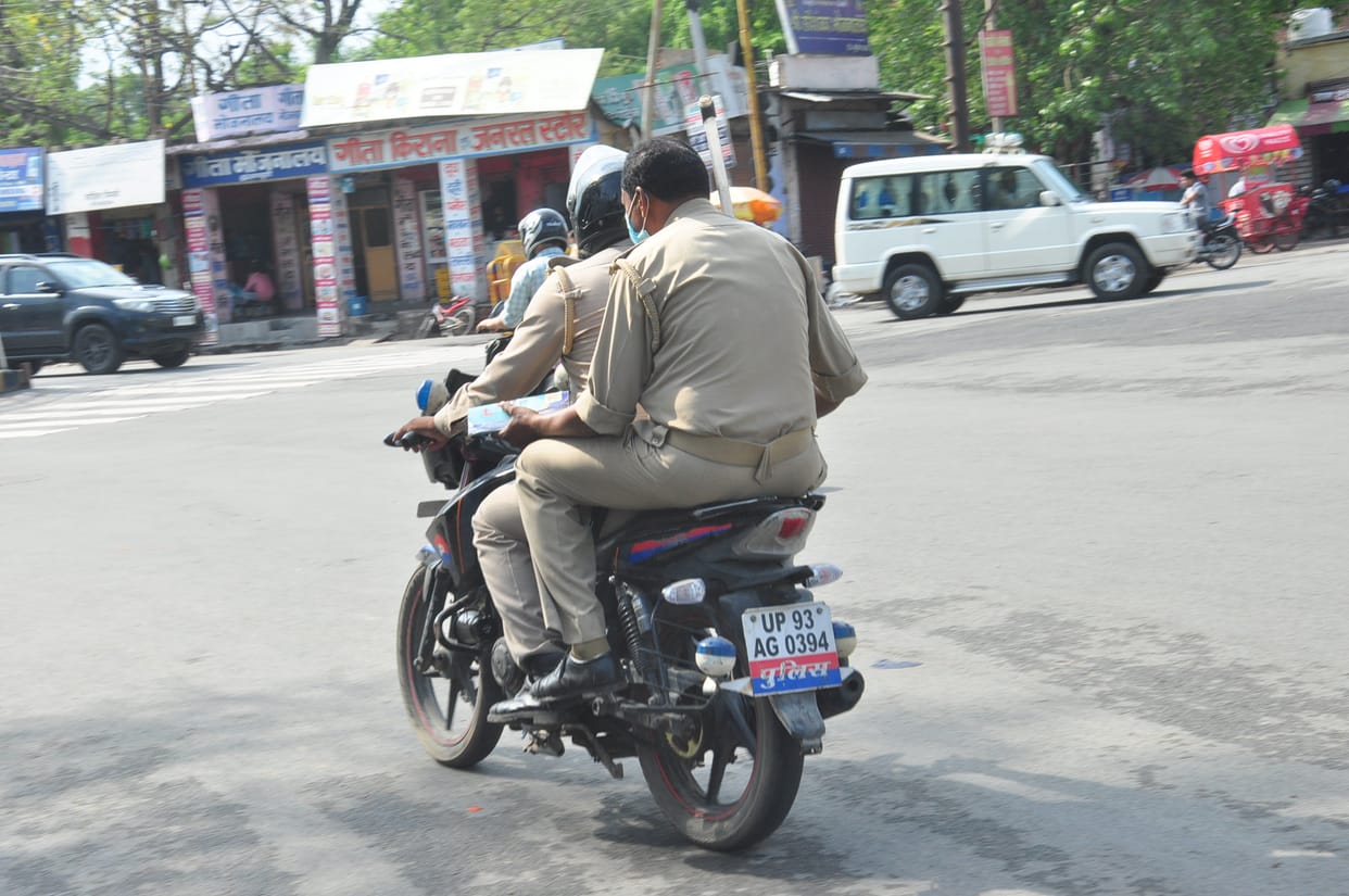 Policeman self follow rules traffic after that should be follow