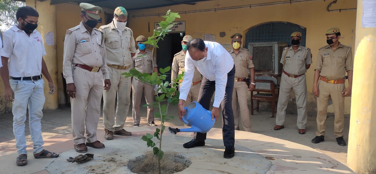 Hathras: Pledge not to use polythene