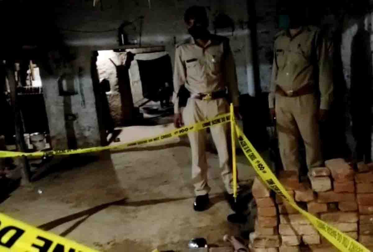 Auraiya : Mother dies by consuming poison with  son