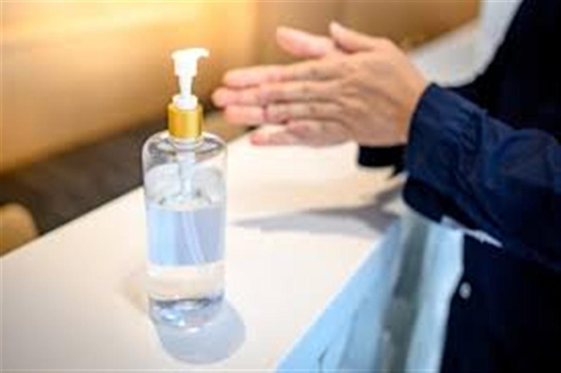 Spencer store cutting pockets of customers in name of sanitization at gorakhpur
