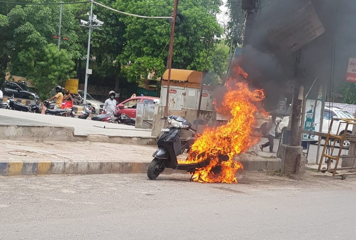 scooter caught fire due to sanitizer in agra