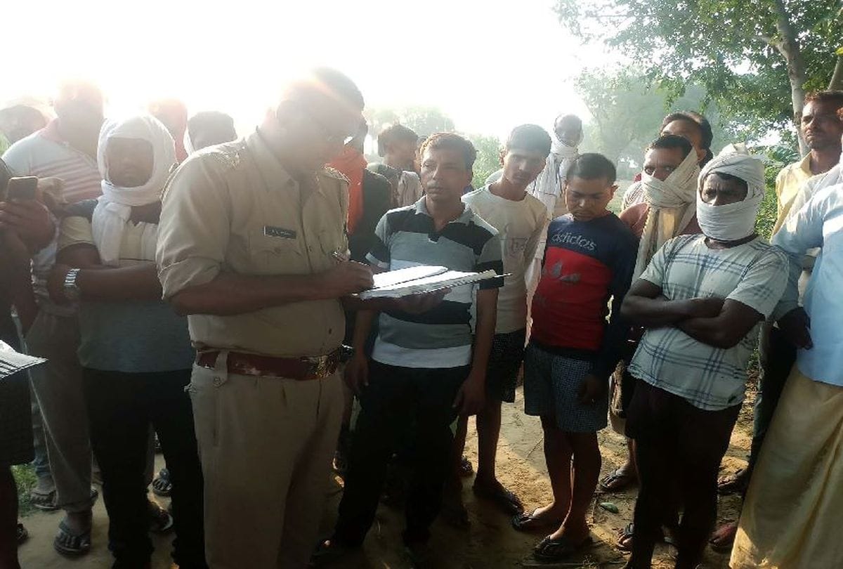 young man dead body found hanging from the tree in firozabad