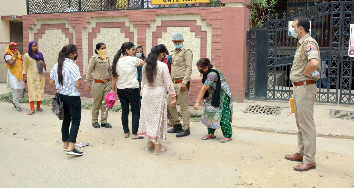Aligarh: Bike riders looted chains from woman's neck
