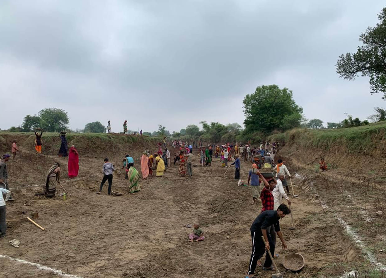 1.10 lakh laborers returned to Bundelkhand once again get job cards