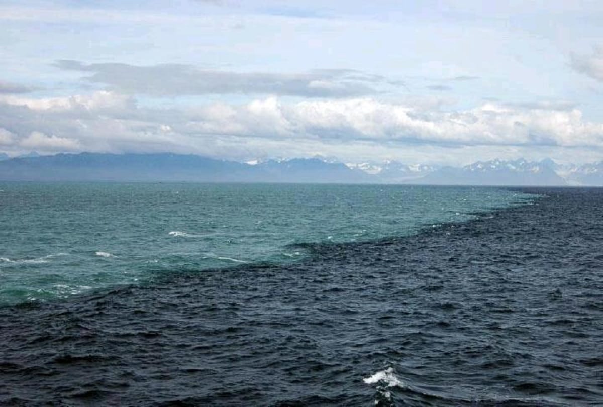 Mystery of Indian ocean and pacific ocean meet but his water do not mix