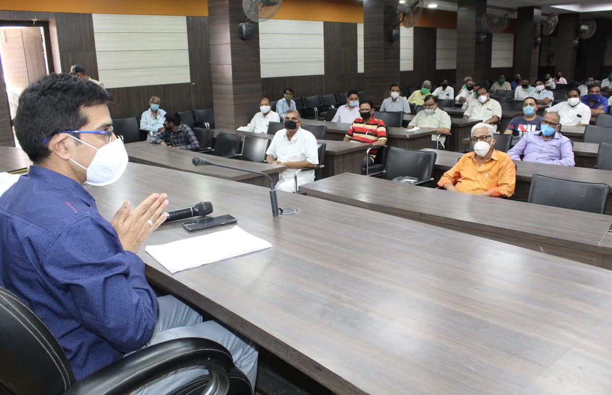 DM meeting with traders, said: Action will be taken against those who do not follow protocol