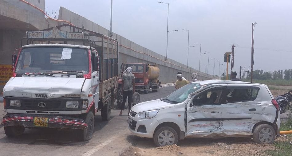 thee injured in road accident in national higway