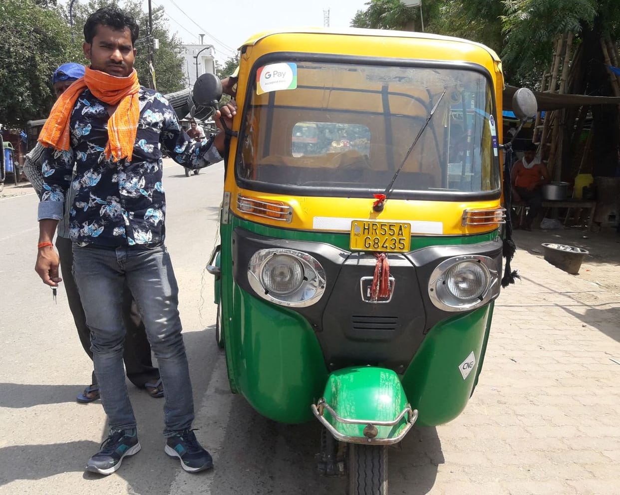 auto driver has no income due to lockdown in farrukhabad