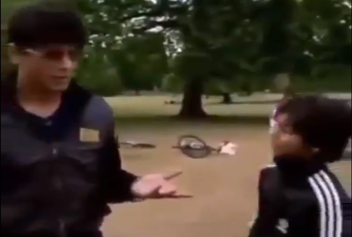 Throwback Video of Shahrukh Khan Playing Football With Son Aaryan Khan Ananya Panday and Shanaya Kapoor