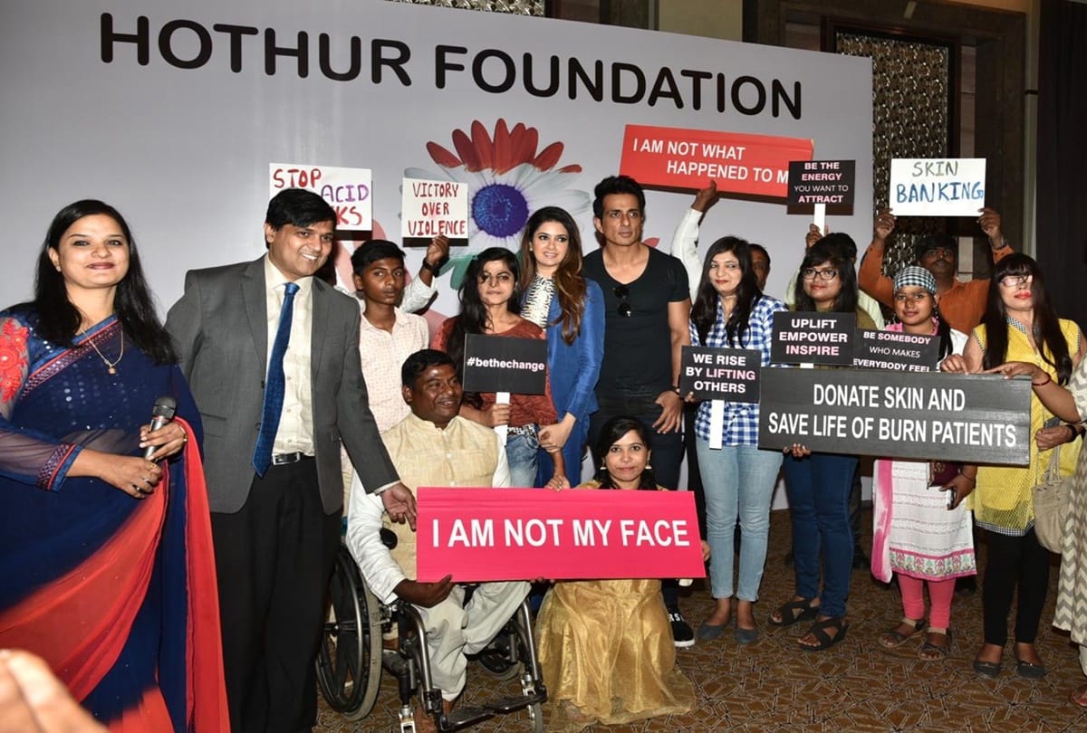 After Helping Migrants Now Sonu Sood Will Help Daily Wage Workers and Domestic Violence Victims During Lockdown