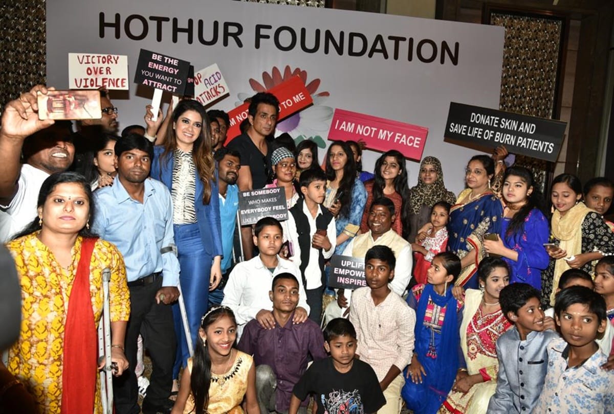After Helping Migrants Now Sonu Sood Will Help Daily Wage Workers and Domestic Violence Victims During Lockdown