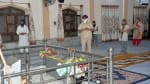 अमरोहा आजाद रोड स्थित गुरूद्वारे में आरती में शामिल समाज के लोग।