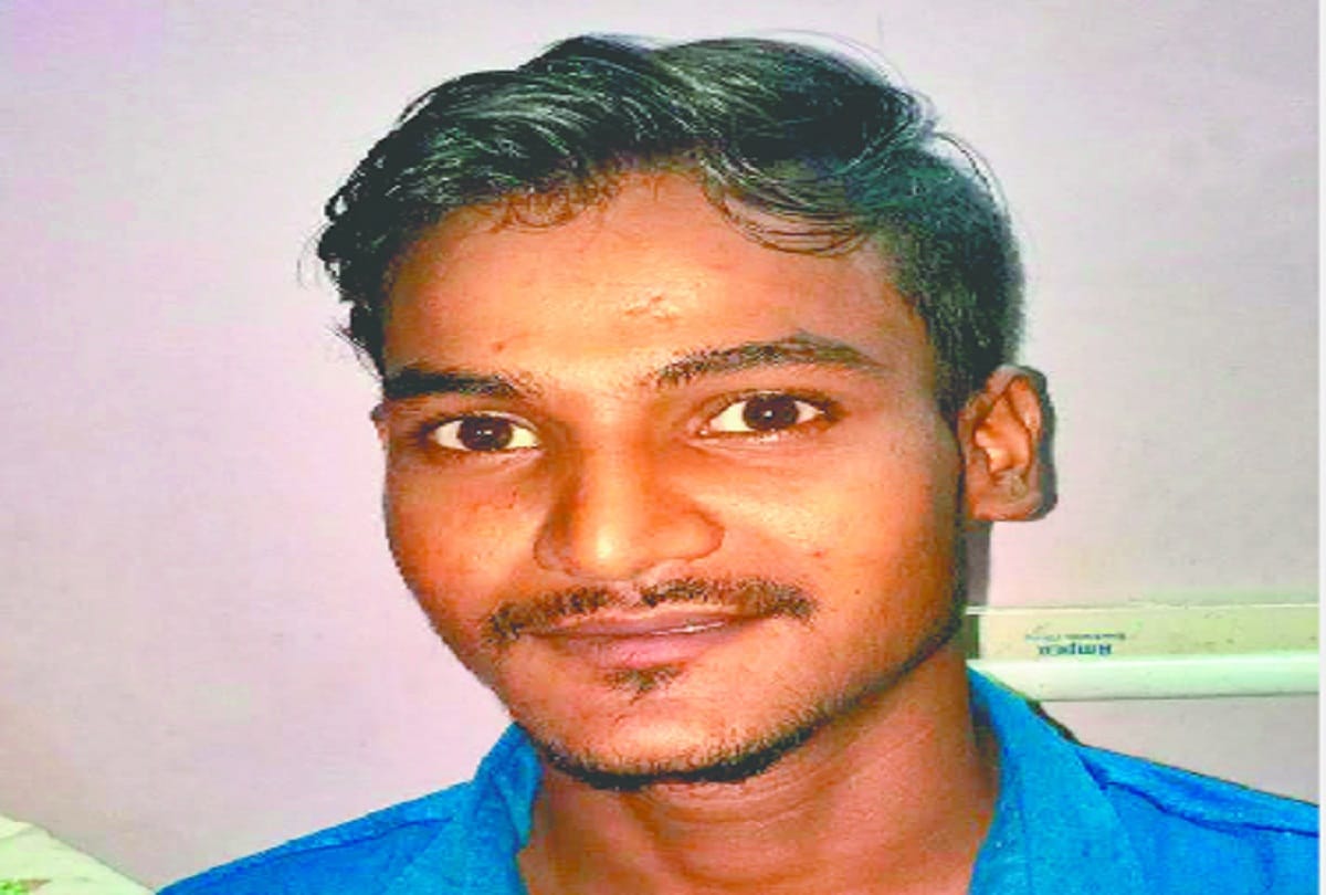 bike colloides with devider, two died in delhi