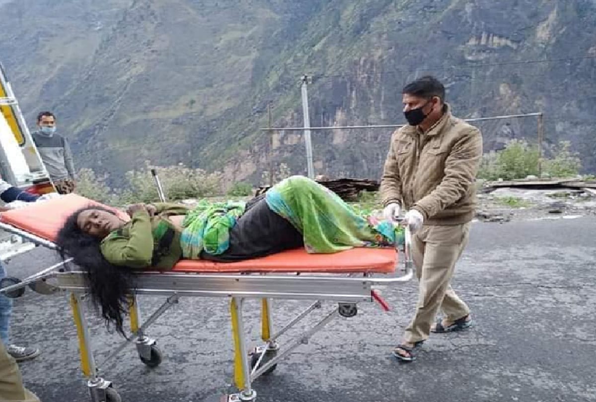 Brave daughter saved her mother's life by playing on her life in joshimath