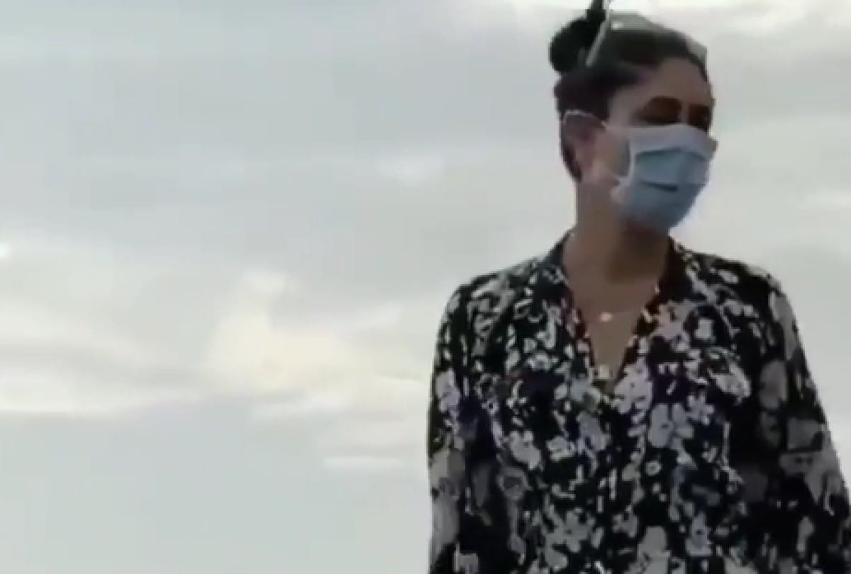 saif ali khan kareena kapoor marine drive enjoy sunset with taimur ali khan