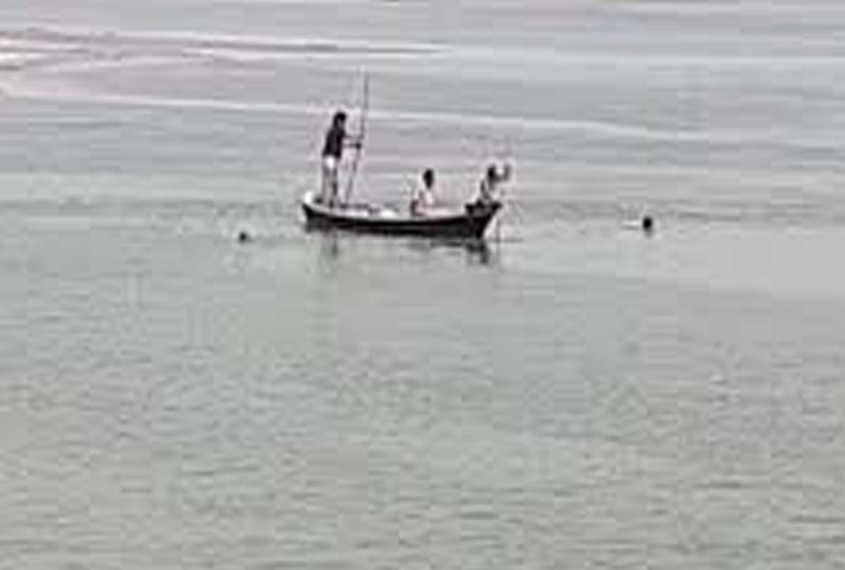 Farrukhabad : 10-year-old boy drowned while taking bath in Ganges with family
