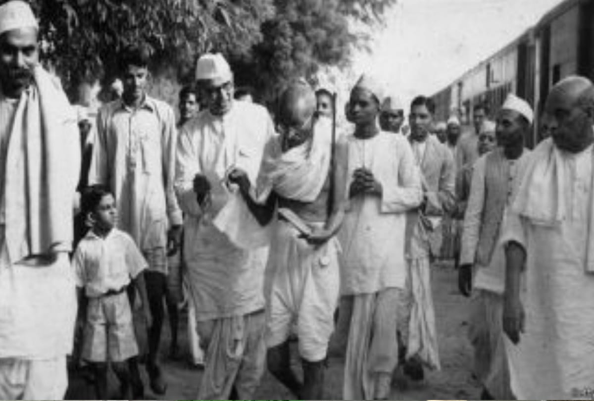 Chauri Chaura incident established Swaraj Party due to Mahatma ganbdhi return Declaration of non-cooperation