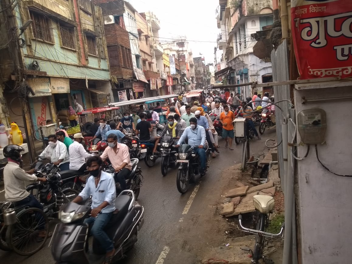 Traffic jam, distancing telegram from mob in Olandganj