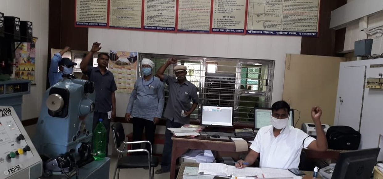 Demonstration by railway personnel on stopping dearness allowance