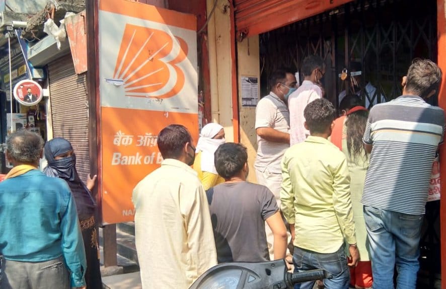 Social distancing on banks ignored