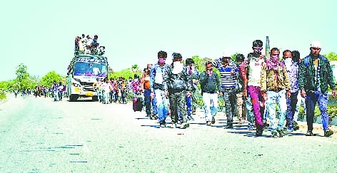 Make a ration card of the migrants .. Say government but thousand on the system to excuse them