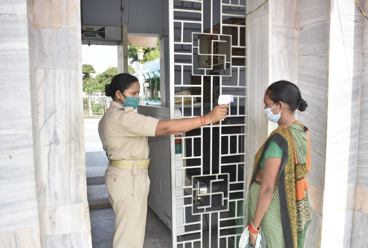 CM Yogi Adityanath residence and Gorakhnath temple Security will be increased at gorakhpur