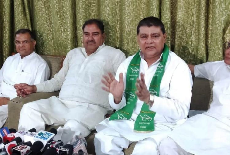 Former Congress MLA Naresh Sharma from badli joins INLD