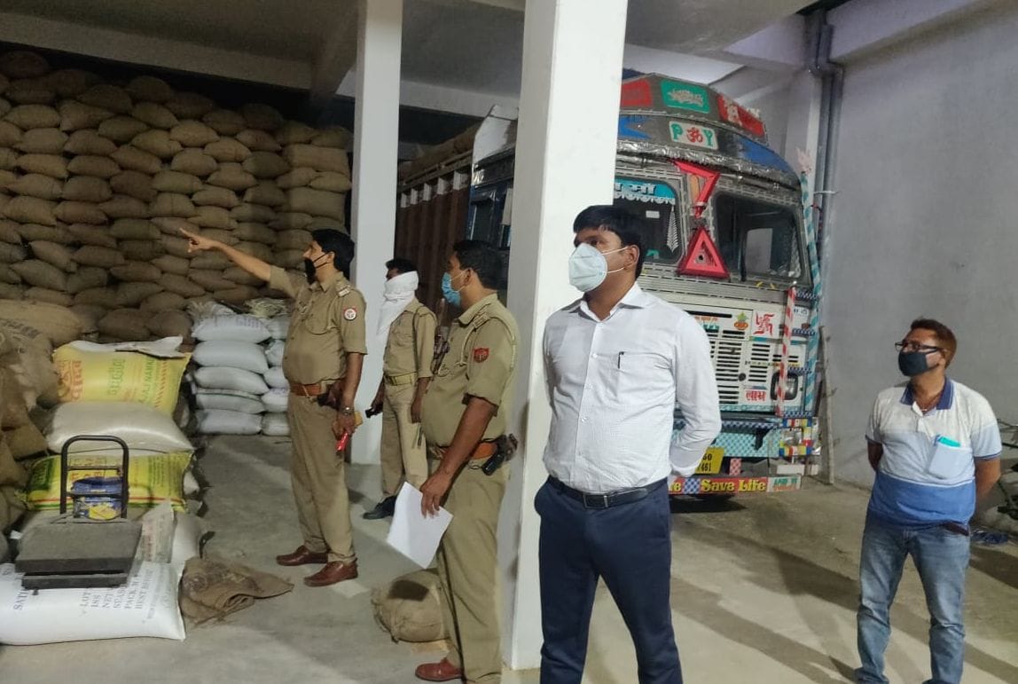 3200 sacks of wheat and rice were stored in the warehouse without depositing mandi fee, sealed