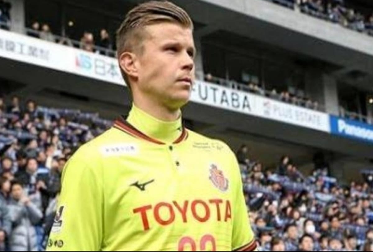 Australian goalkeeper Mitchell Langerak tests coronavirus positive