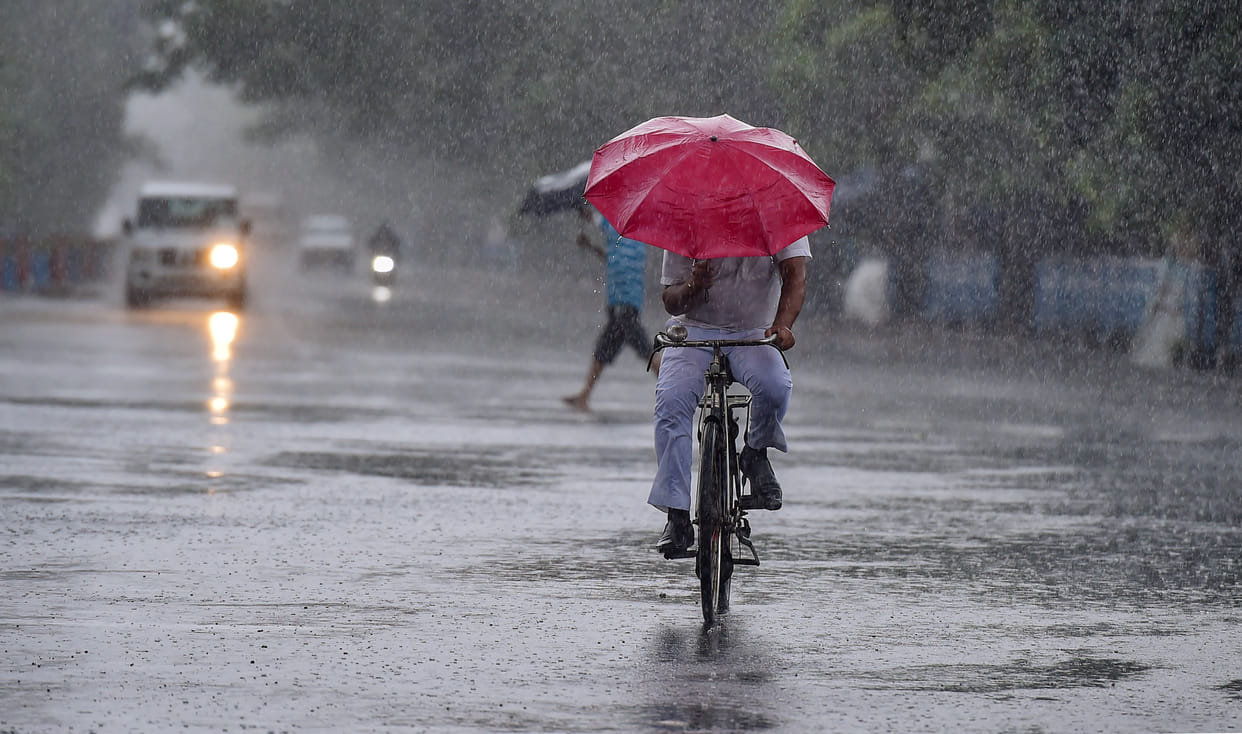 Weather Forecast Today Update in India: Heavy Rains Expected over Gujarat, Coastal Karnataka, Uttar Pradesh