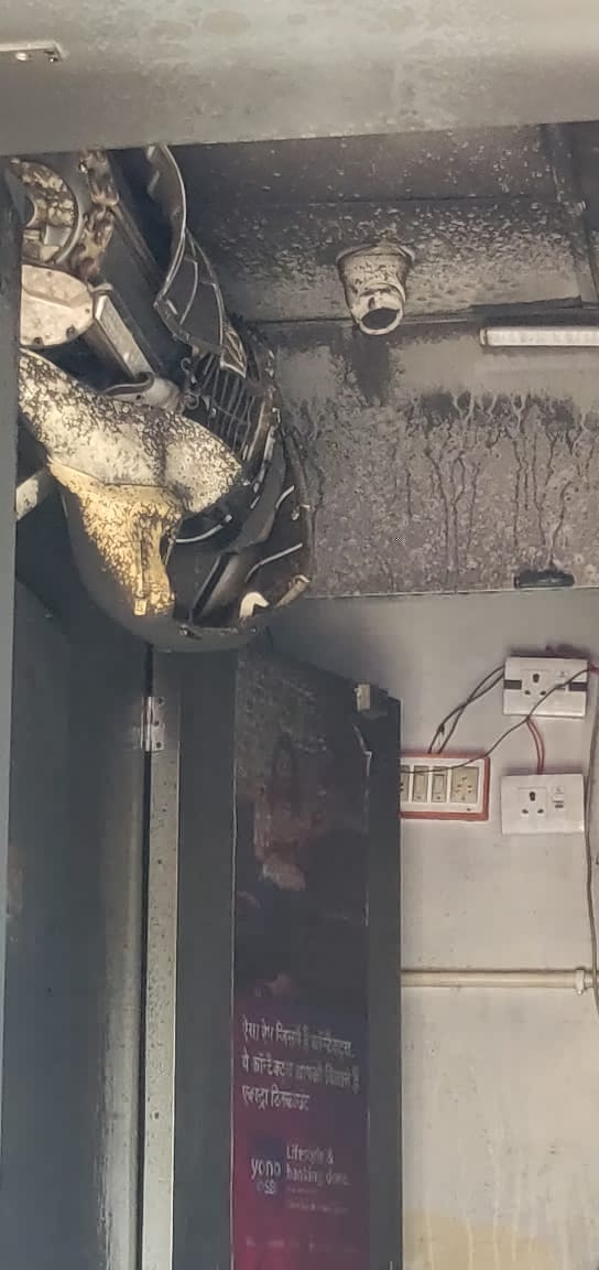 Short circuit fire at SBI ATM, two scorched along with guards