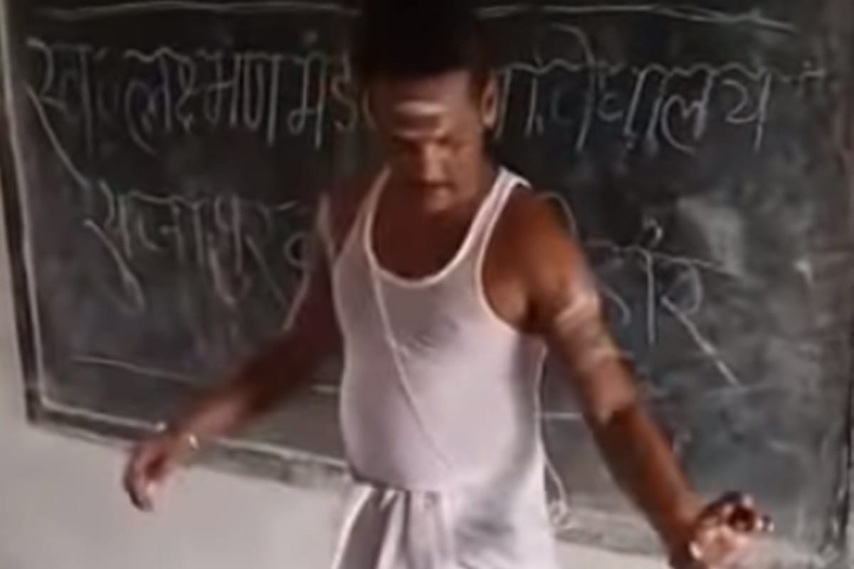 dhoti clad man dances on ek chatur naar song in quarantine centre which bring smiles on migrants