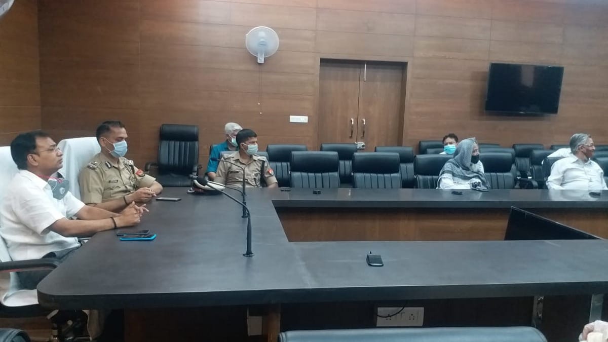 Social distancing will be followed at religious places commissioner Deepak Aggarwal meeting with religious leaders guidelines for people in varanasi up