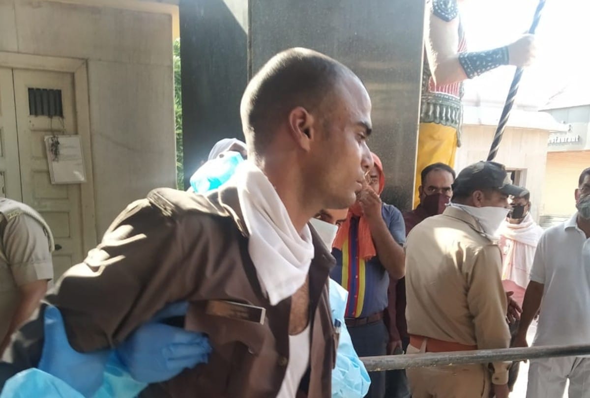 policeman unconscious in PPE Kit while duty on sri krishna janmasthan temple mathura