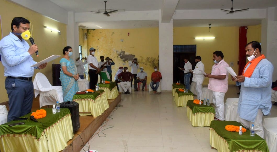 Sworn in nominated councilors changed in waiting ceremony