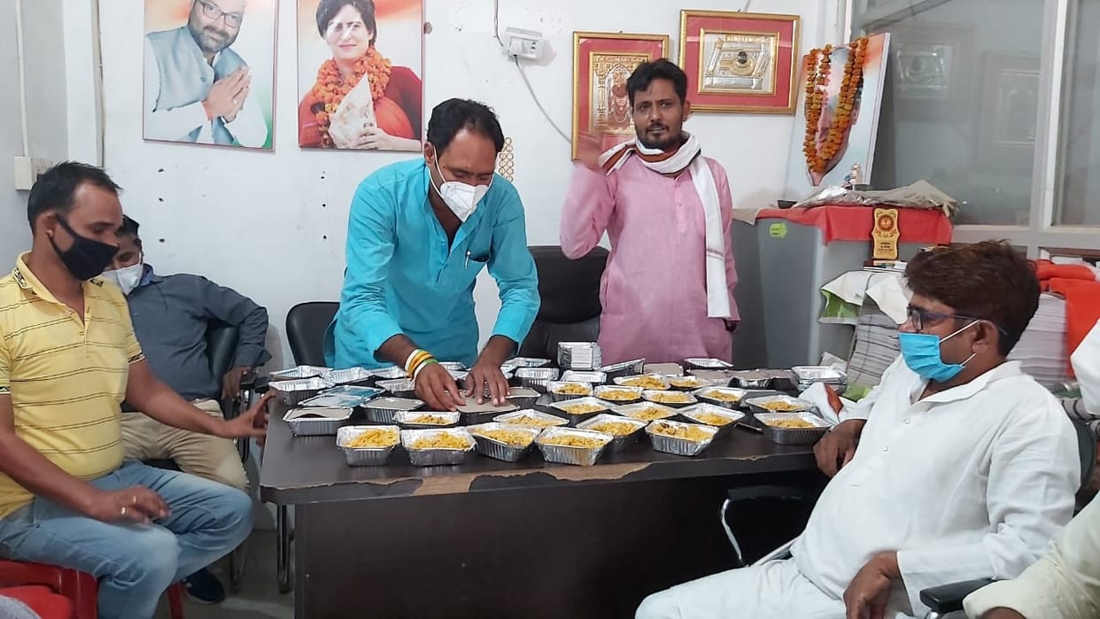Congress is preparing food for workers in common kitchen