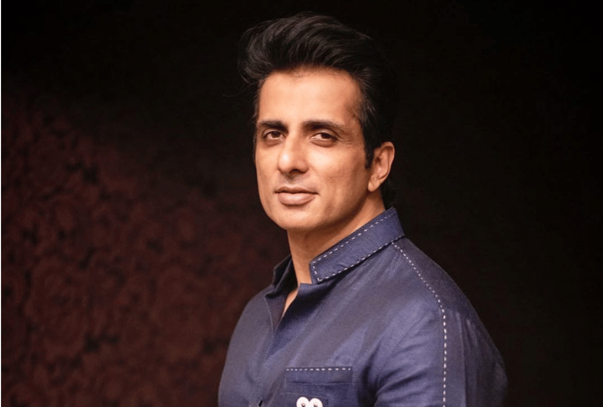 Sonu Sood has come to help for people at hyderabad shooting set