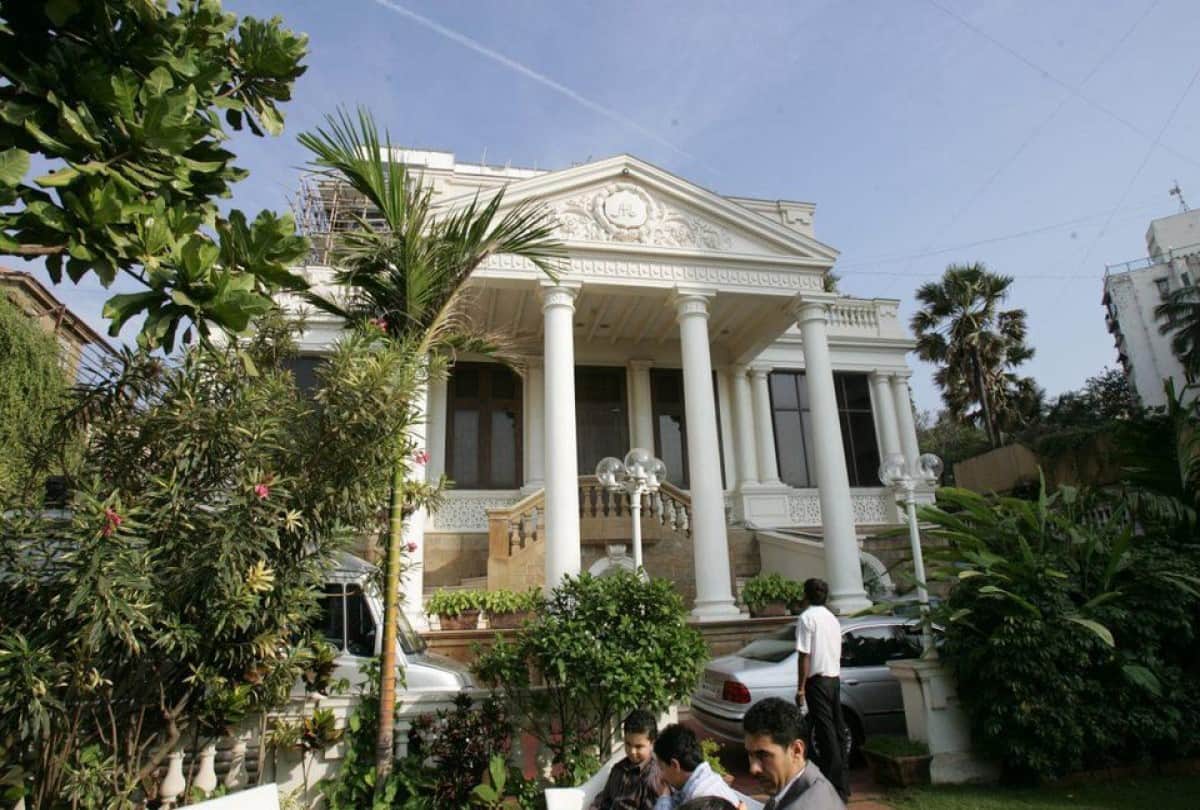 Amitabh bachchan jalsa to ambani antilia here Mumbai most expensive homes