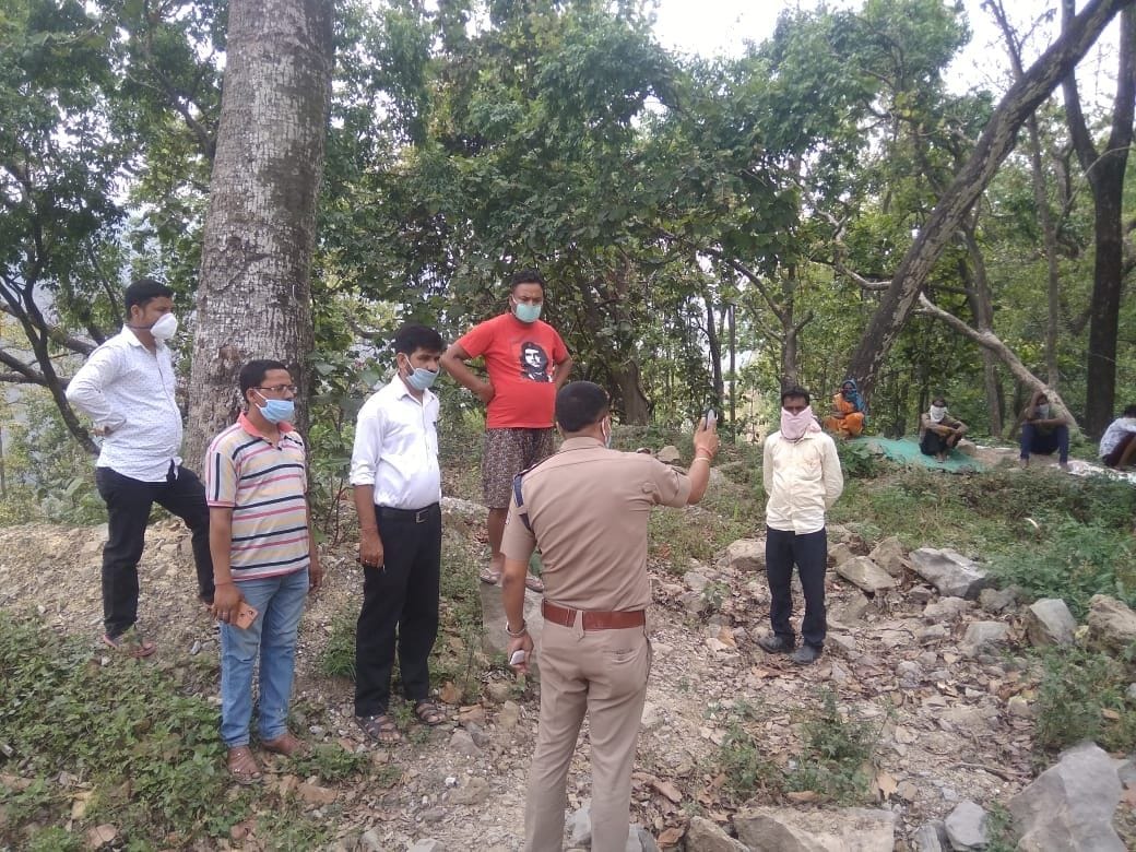 madhyapradesh se aae majadooron ko ghar kvaaranteen mein kaary sthal par bheja, graameen bhadake